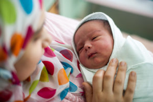 A picture of a mother with a baby for our article on the educational path to becoming a midwife